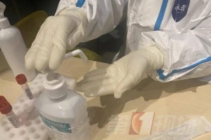 白衣执甲，疫情下那些被消毒水浸泡的温柔