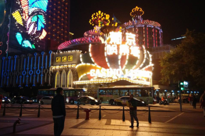 重庆与澳门，疫情下的城市共舞与挑战