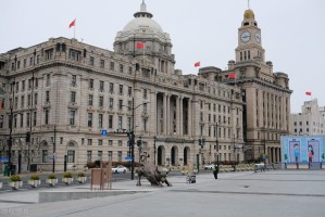 中国疫情最严重的城市，挑战与应对