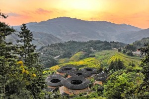 福建省科学防控疫情，精准施策保障人民健康安全