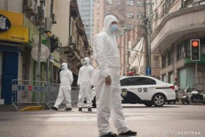 三年疫情荒唐闹剧，反思与前行