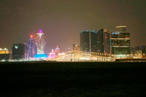 上海与澳门，跨越海洋的桥梁