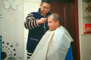 疫情自己理发教程男（疫情在家剃光头）