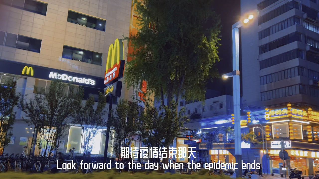 疫情下的沈阳东顺城街，封闭之路与希望之光并存