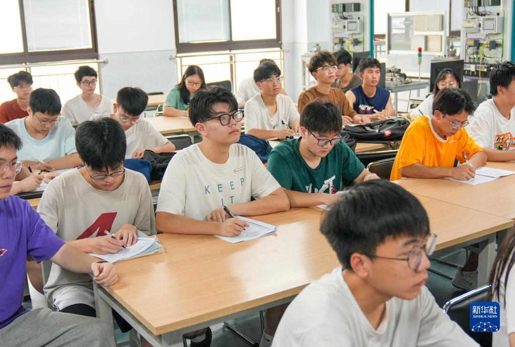 疫情下的郑州大学生，挑战、成长与希望