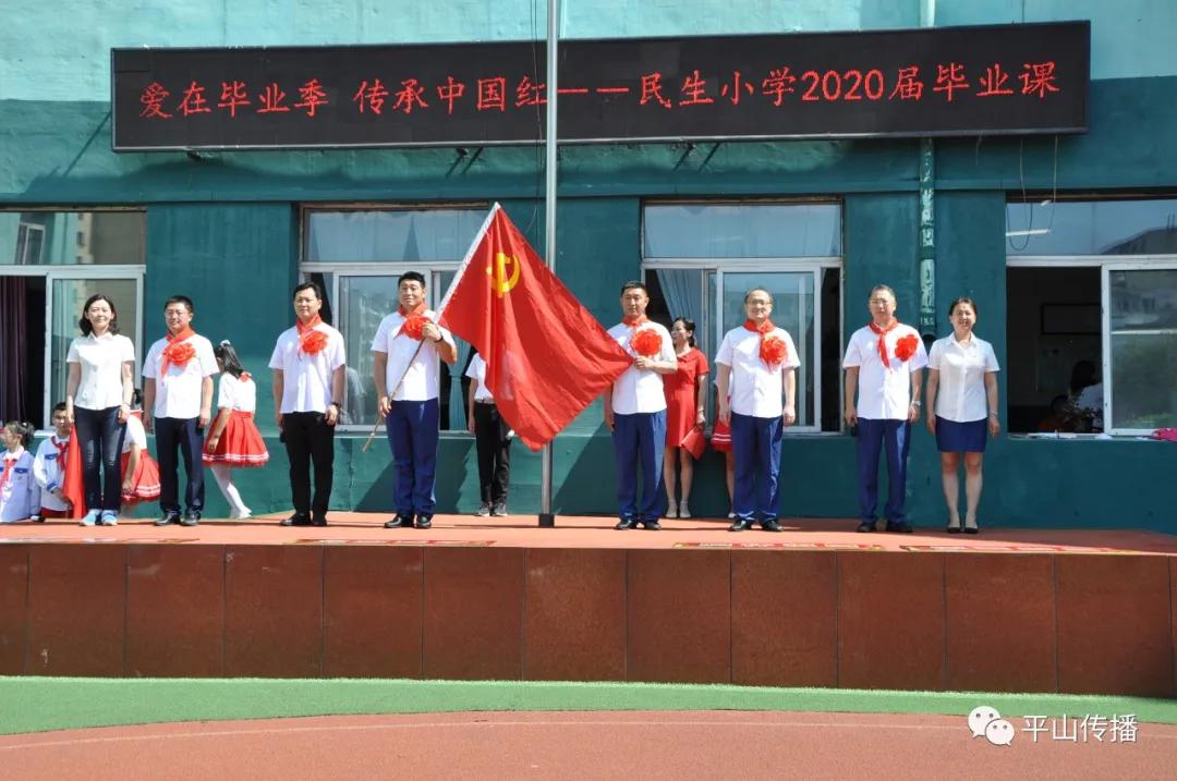 疫情下的成都，生命与坚韧的交响曲