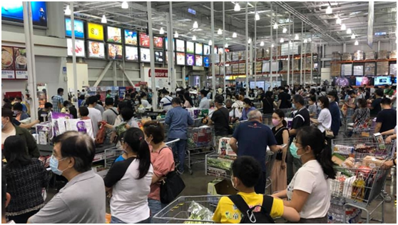 疫情下的贵阳超市，抢购潮与民生挑战并存