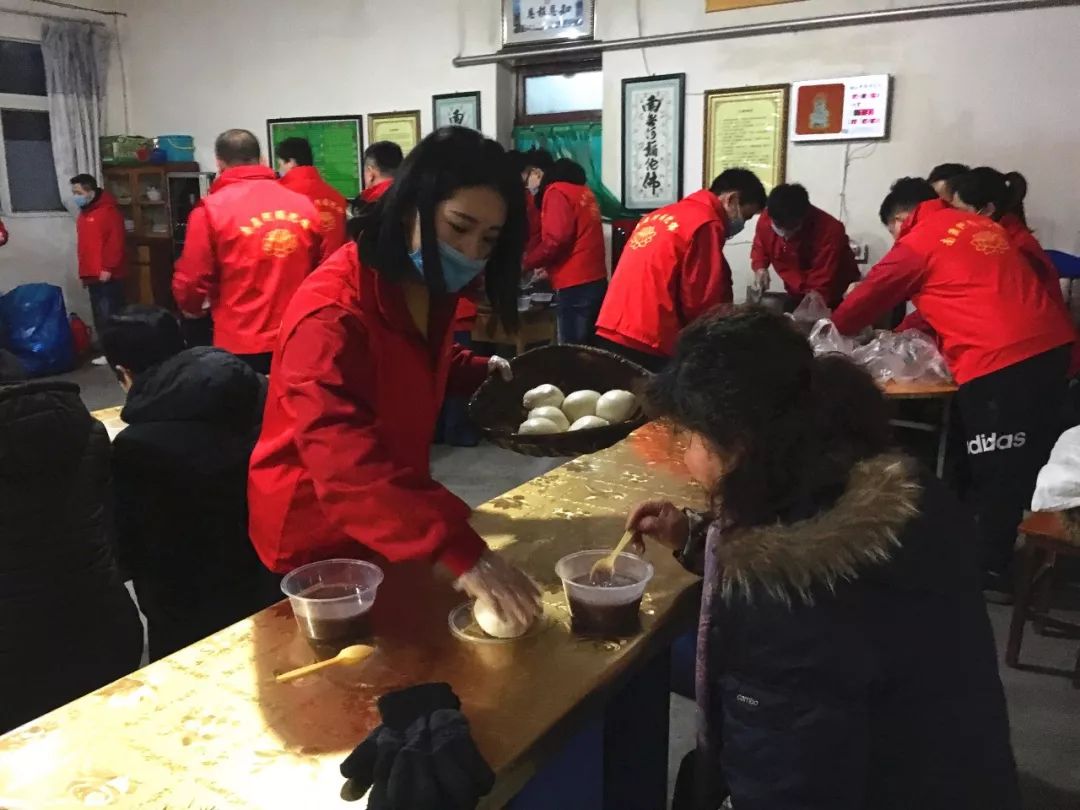 疫情下的昆明，爱心行动传递温暖