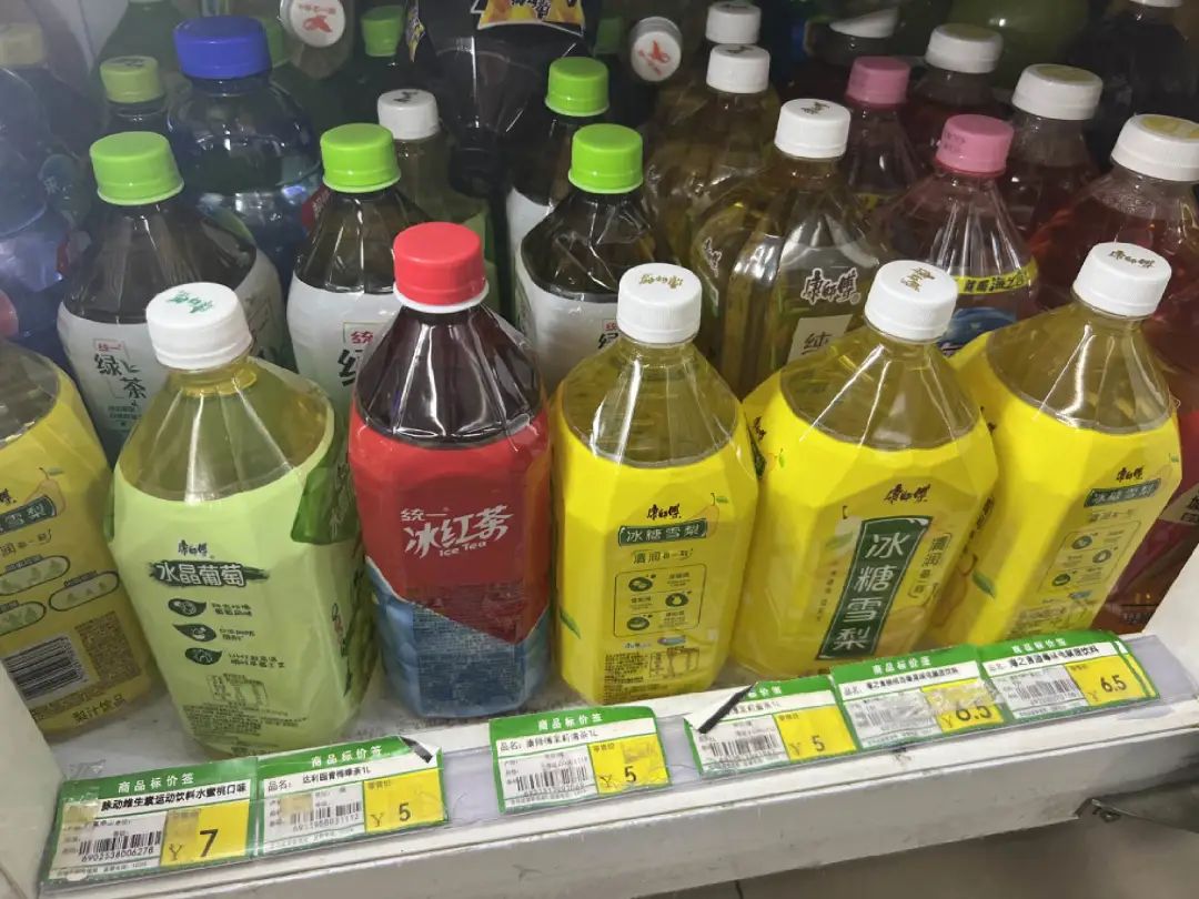 昆明女矿泉水事件，疫情下的挑战与应对