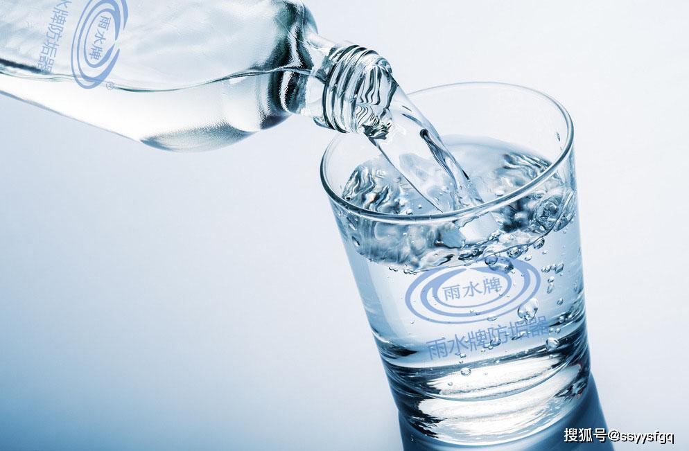 昆明女矿泉水事件，疫情下的挑战与应对