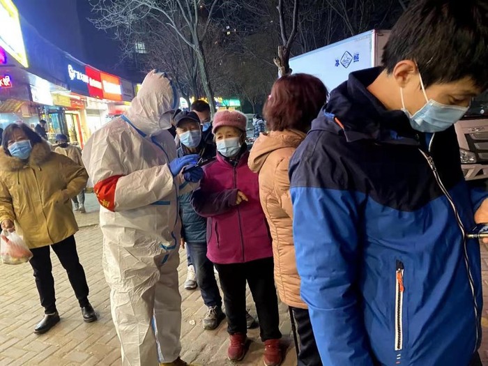 西安市民疫情下逆行赴灾区，共筑生命防线