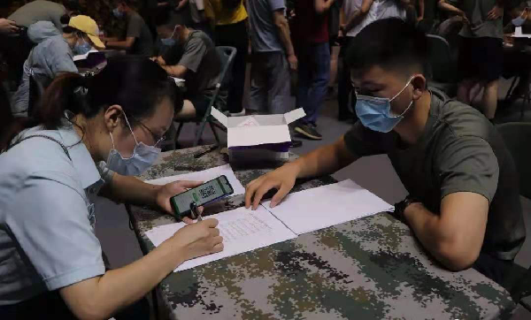 重庆对南京疫情提醒，城市间的守望相助与公共卫生安全的共同责任