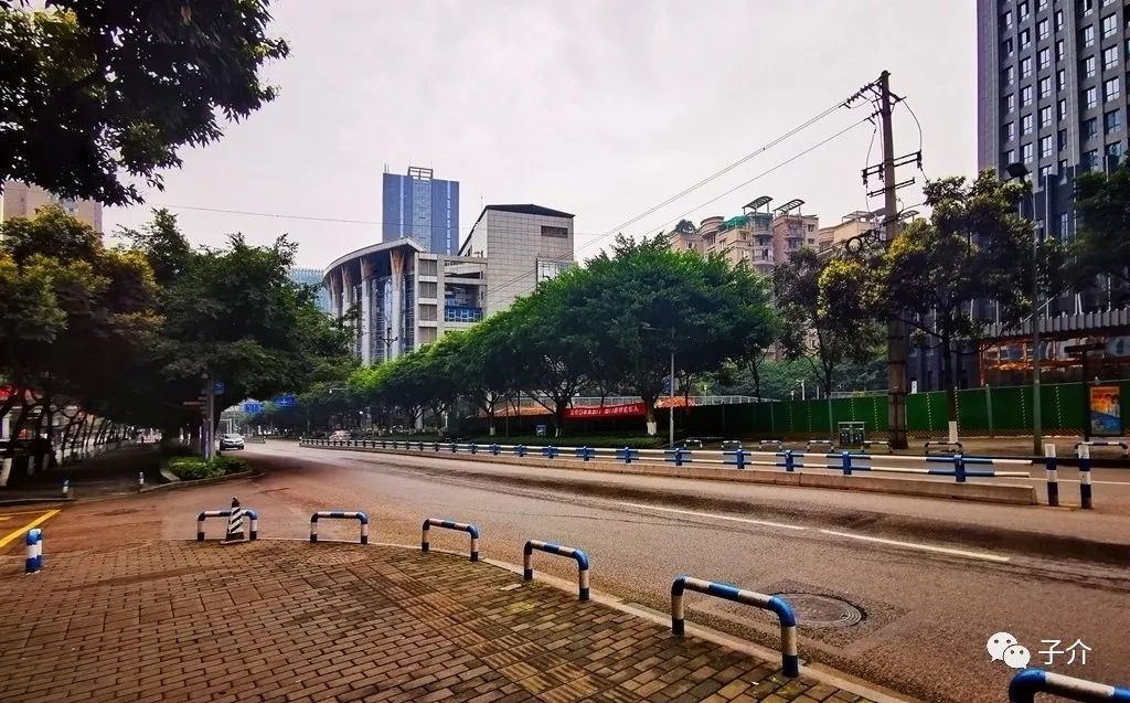 重庆市疫情下的城市变迁与民生保障