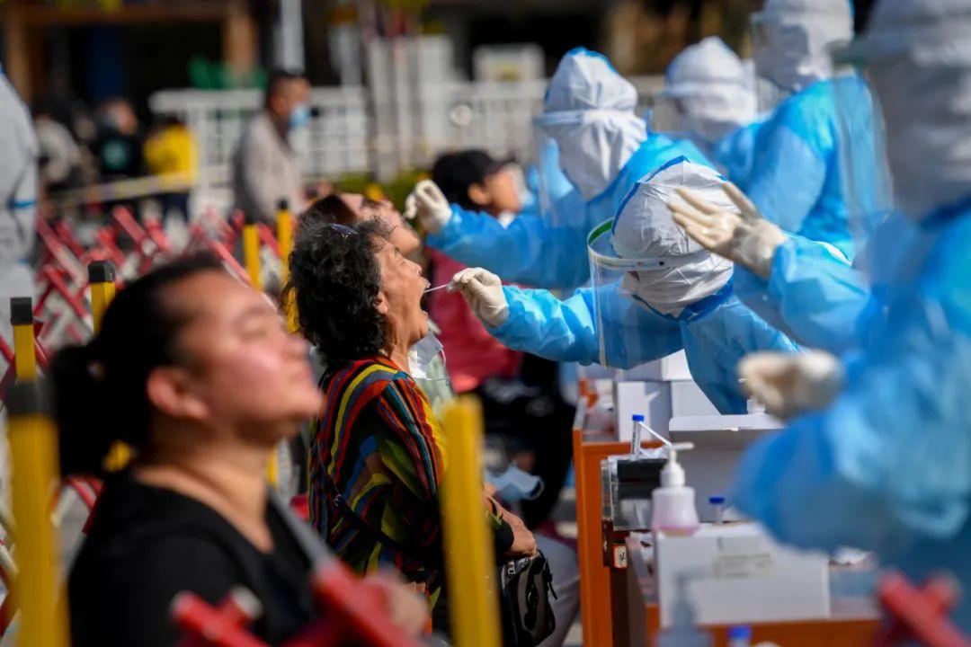 中国多地疫情反弹，防控措施与民众应对