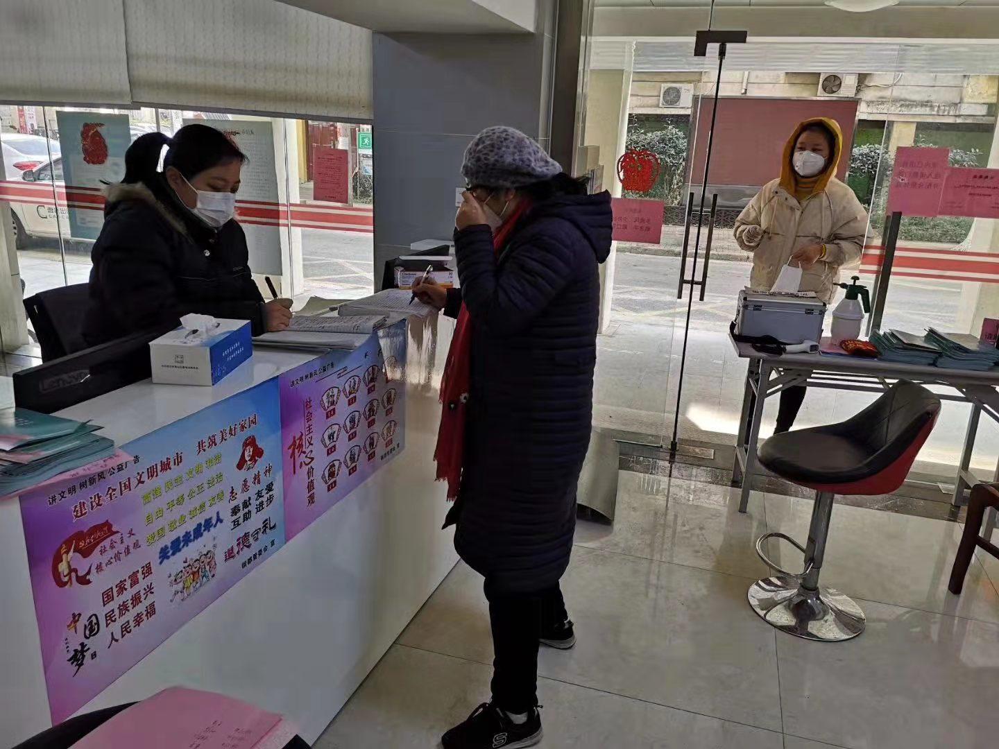 武汉突然宣布疫情严重，新一轮防控措施全面升级
