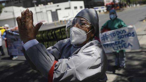 疫情那时候开始爆发，全球危机与人类应对的历程