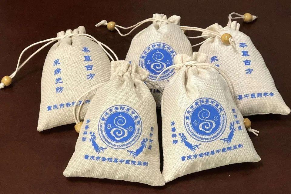 疫情的开始与解封，全球抗疫历程的回顾与反思