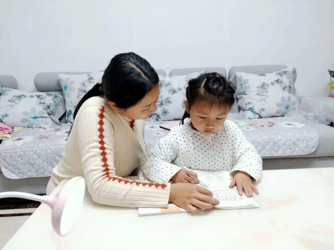 疫情下的家教新挑战，幼儿园孩子的成长与家长的责任