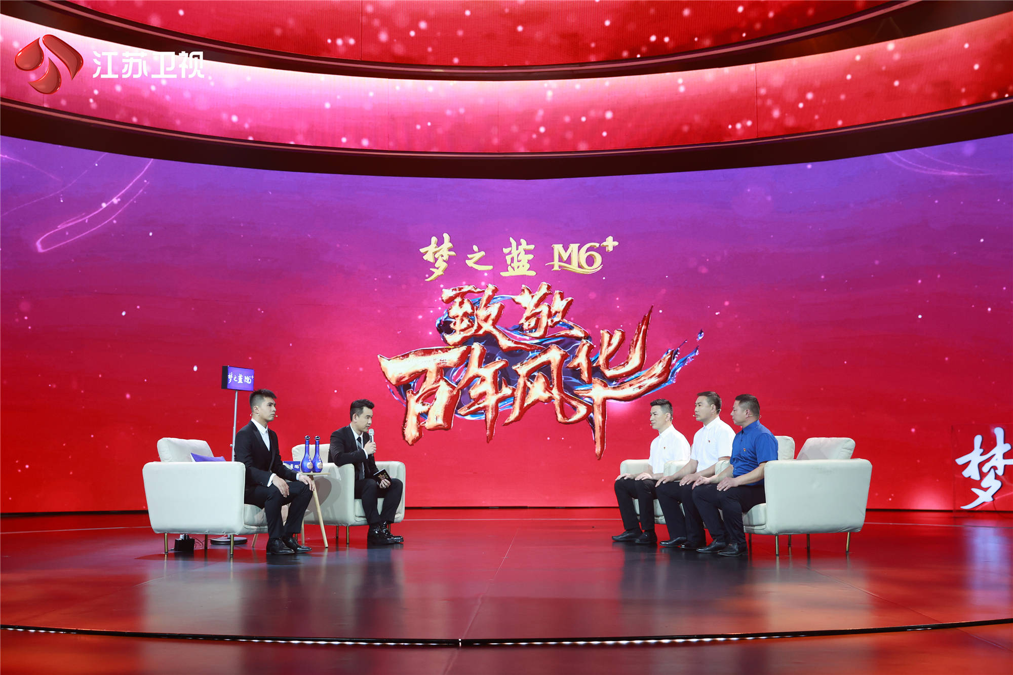 逆行而上，守护生命——致敬疫情期间医护人员的伟大事迹