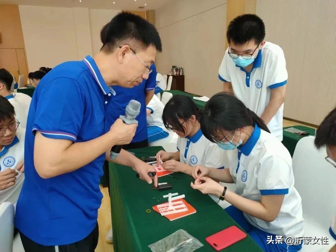 漫画中的疫情家教生活，一场别开生面的亲子成长之旅