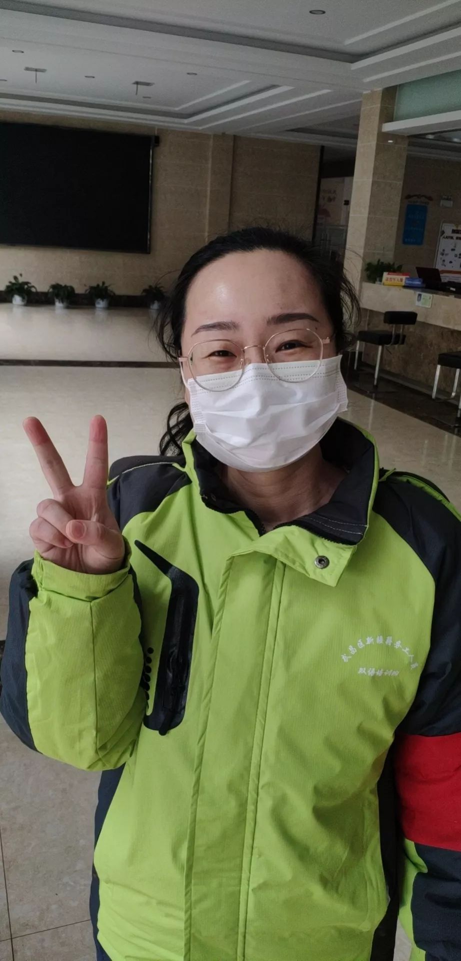 口罩下的微笑，那些被疫情照亮的平凡灵魂