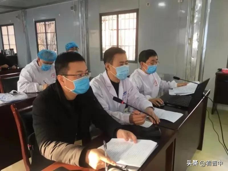 当口罩成为时代的勋章，疫情下的精神考古学