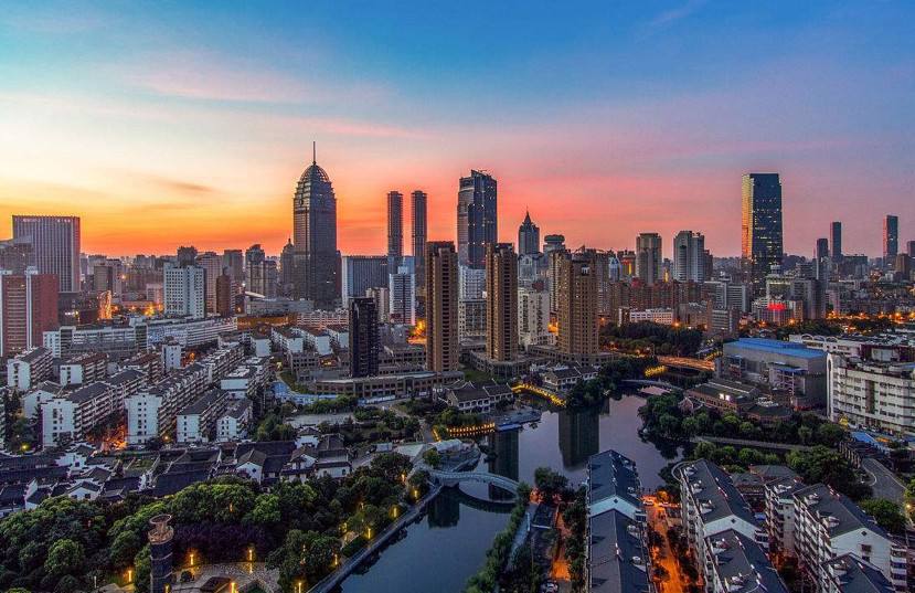 湖北，一座城市的呼吸暂停与重启