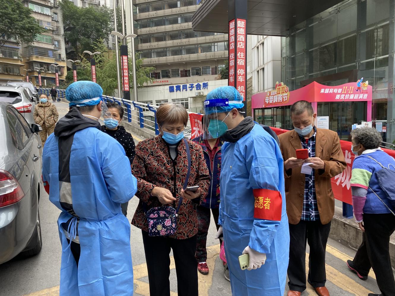 重庆防疫部门筑牢疫情防线 守护山城安宁