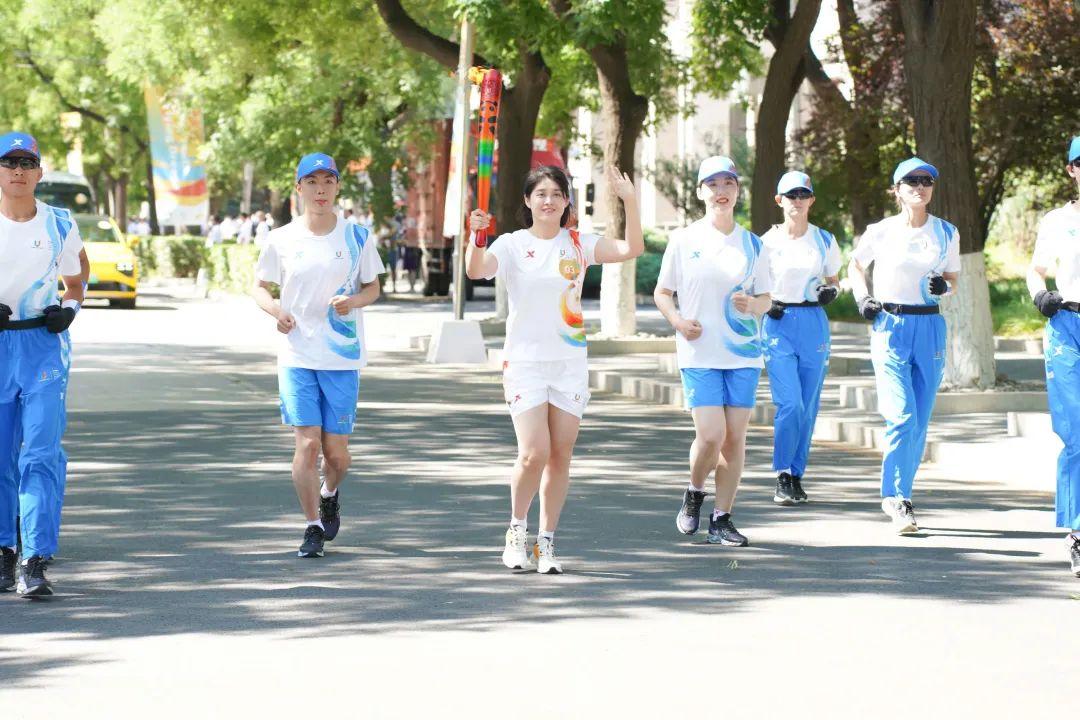 哈尔滨机场迎亚冬会入境高峰，冰雪盛宴即将启幕