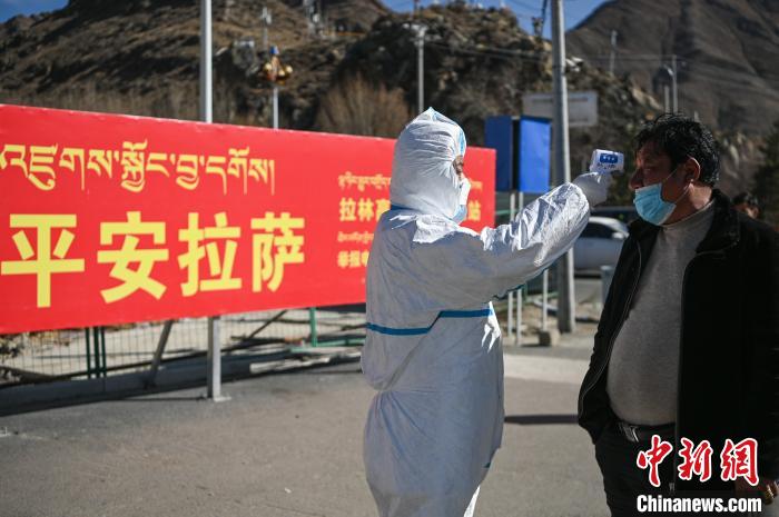 西藏拉萨团结一心共克时艰应对疫情