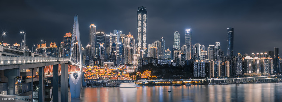 上海与重庆，疫情下的城市应对与复苏之路