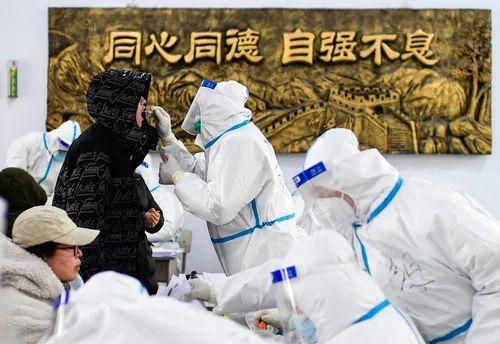 抗疫前线，谁在一线的模糊地带中默默付出？